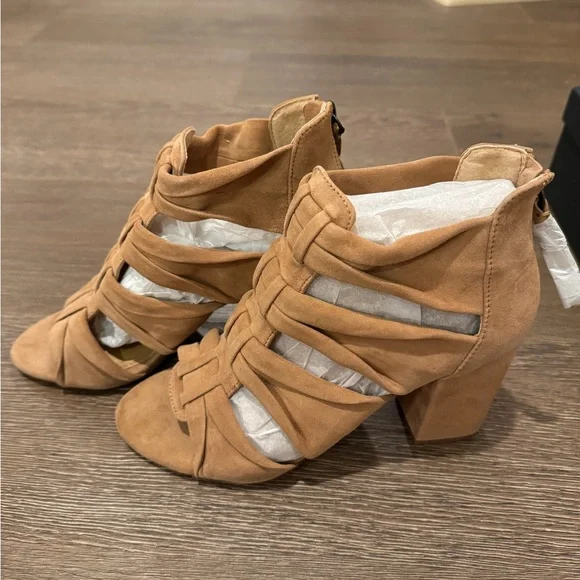 Splendid | Nando Suede Heel - Picture 3 of 6